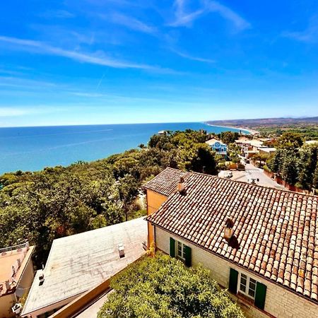 Paulis - Semiattico In Pieno Centro A Sirolo, Con Meravigliosa Vista Mare Appartement Buitenkant foto