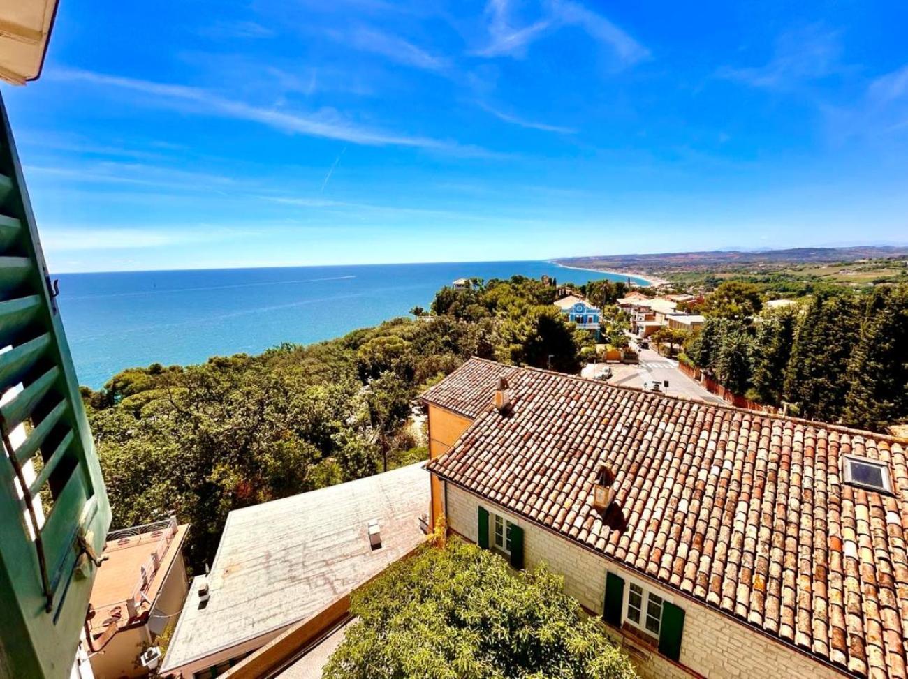 Paulis - Semiattico In Pieno Centro A Sirolo, Con Meravigliosa Vista Mare Appartement Buitenkant foto